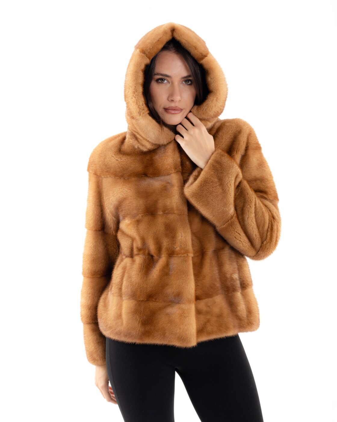 Modello Tonia gold collo cappuccio